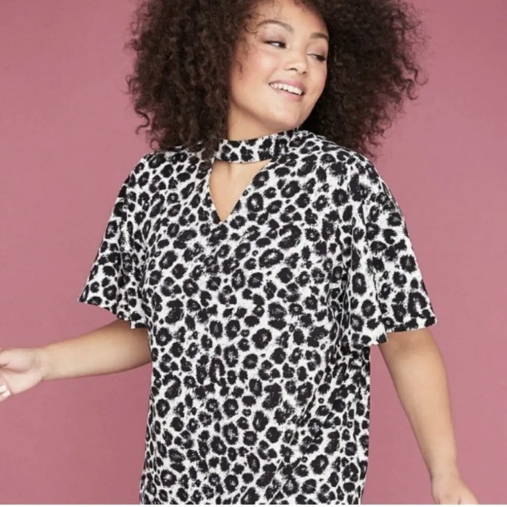 Lane Bryant  animal print v cut out mock neck flutter sleeves Size 26
